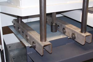 magnetic rear blank support sheet metal shearing